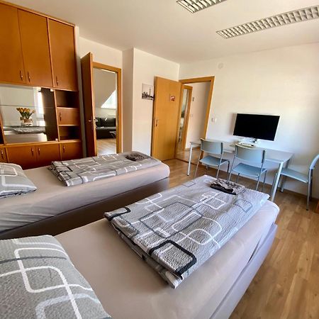3-Bedroom Apartment In Rajhrad, With Kitchen, 2 Bathrooms, Parking Luaran gambar