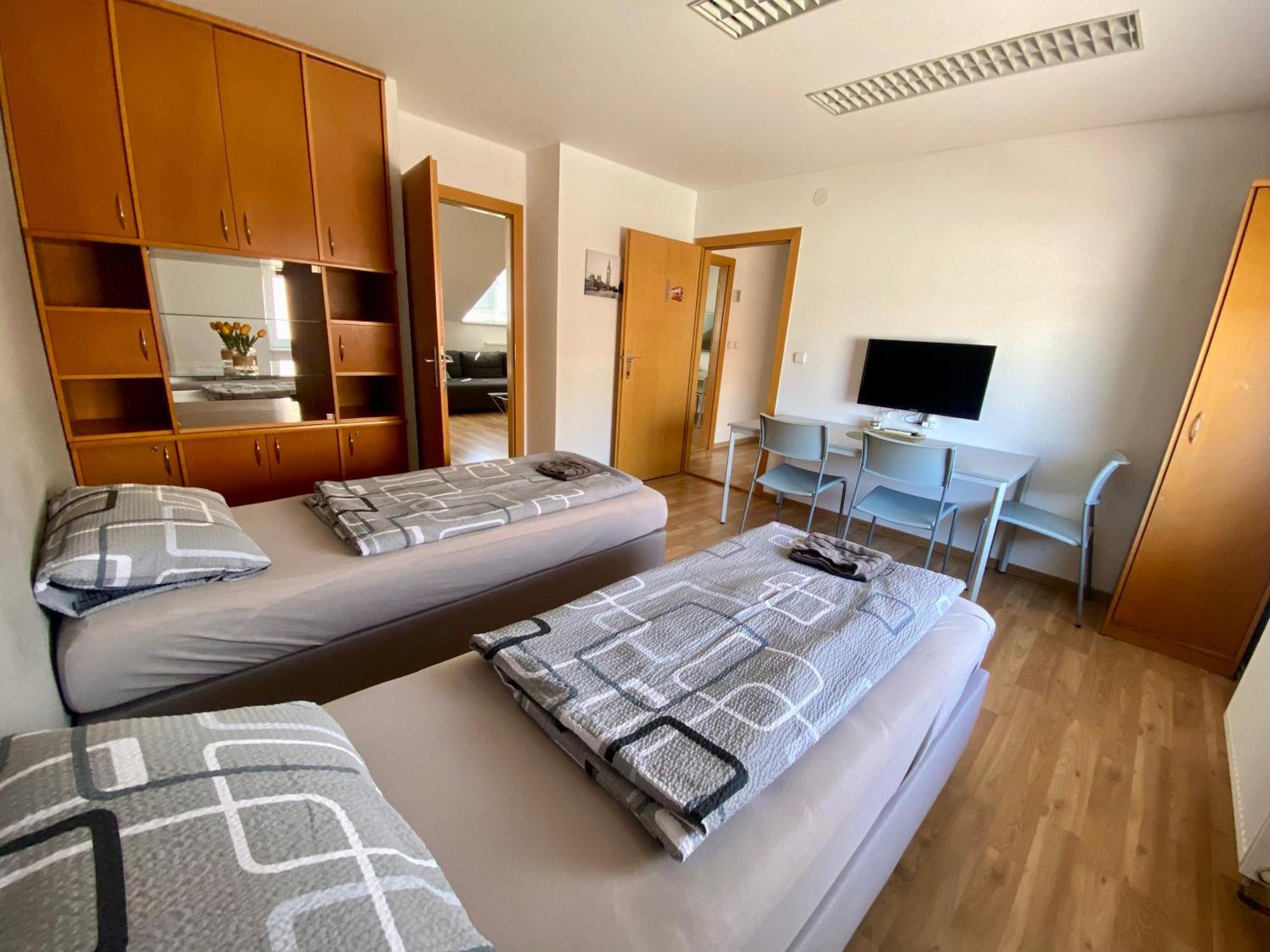 3-Bedroom Apartment In Rajhrad, With Kitchen, 2 Bathrooms, Parking Luaran gambar