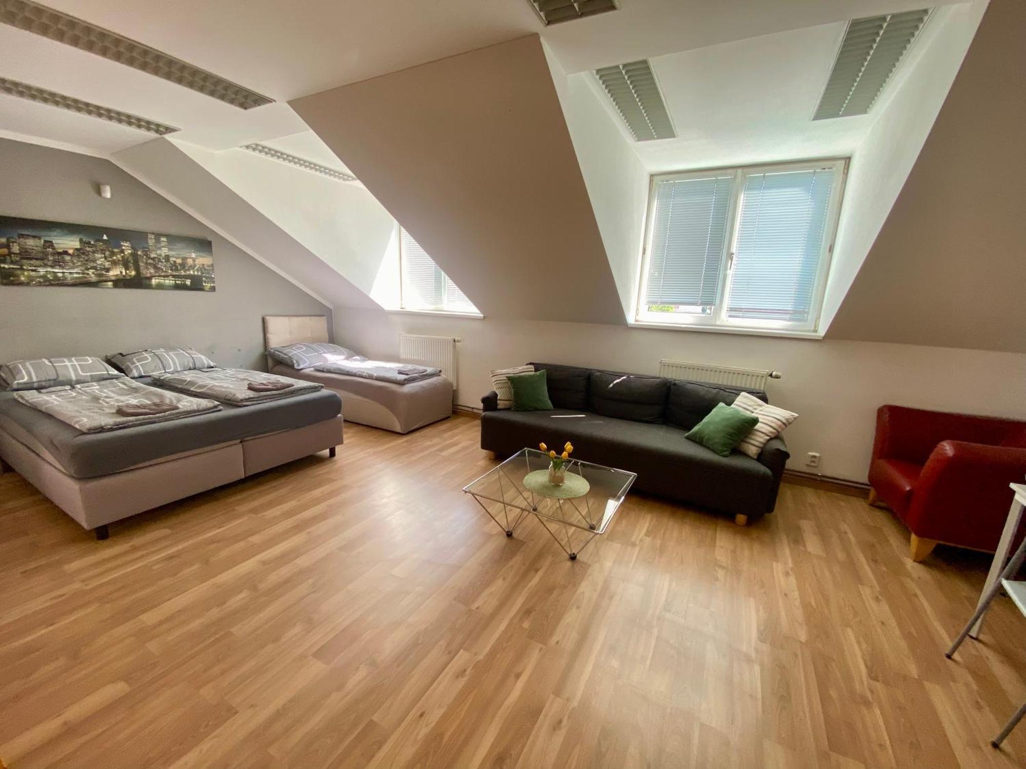 3-Bedroom Apartment In Rajhrad, With Kitchen, 2 Bathrooms, Parking Luaran gambar