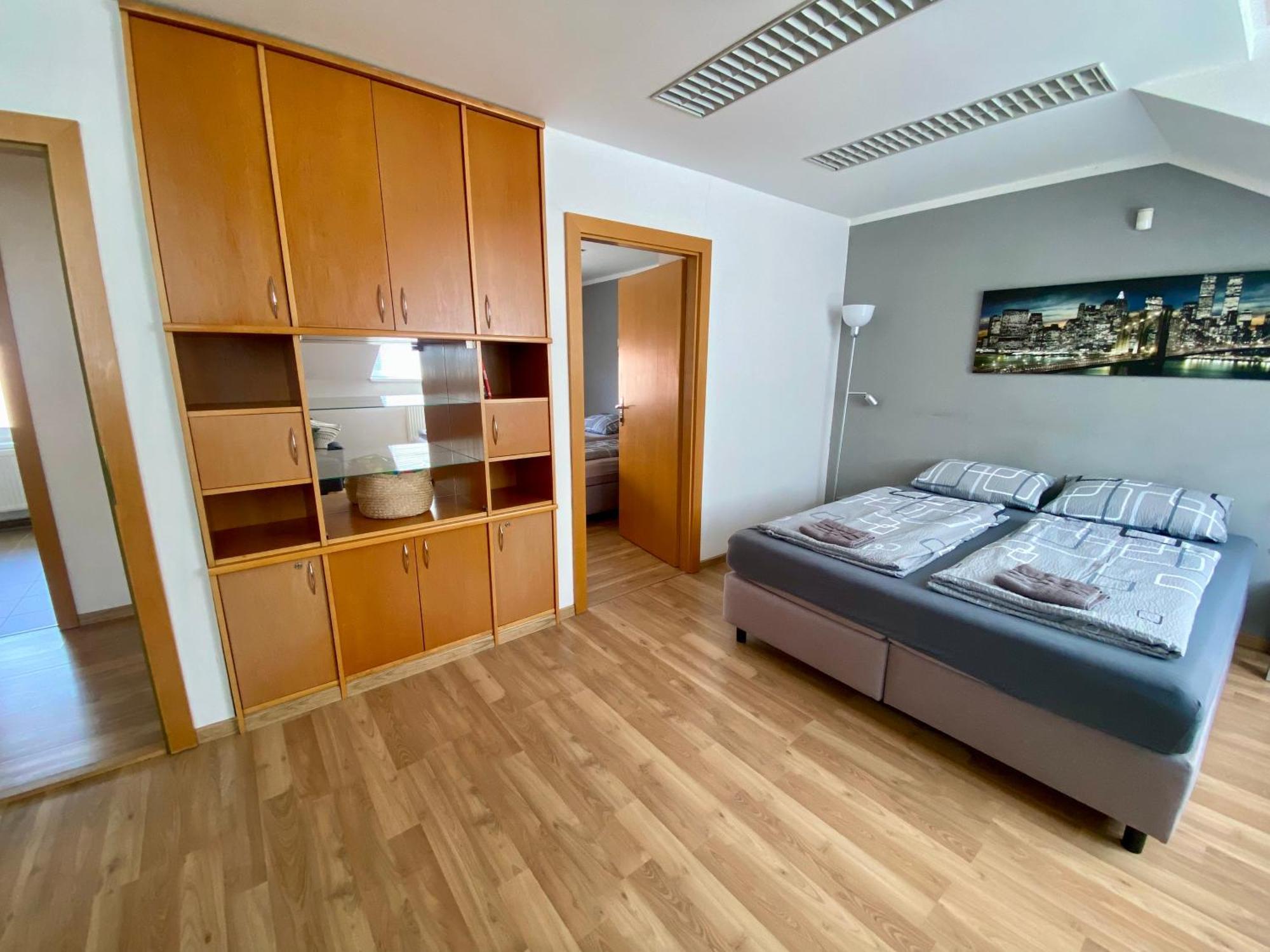 3-Bedroom Apartment In Rajhrad, With Kitchen, 2 Bathrooms, Parking Luaran gambar